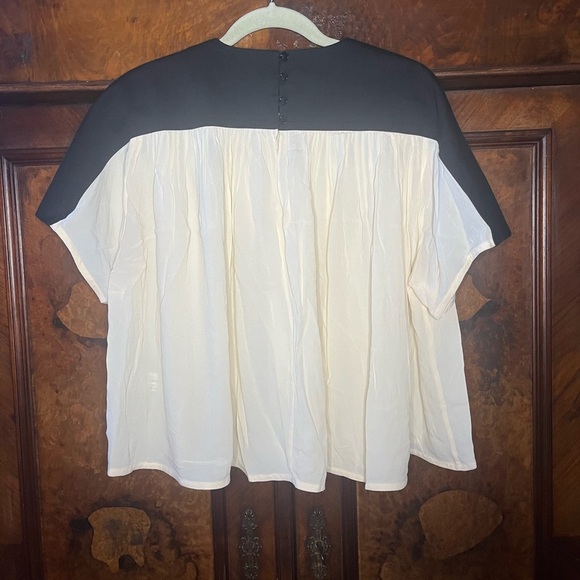 NWT PROENZA SCHOULER-Bicolor Draped Crepe Top In Ercu and Black. Size 8 - Picture 4 of 8